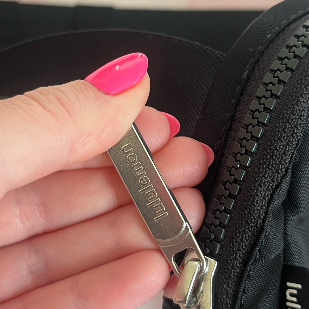 Lululemon Everywhere Belt Bag 1L - Picture 9 of 16